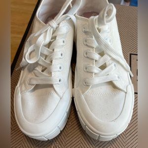 white sneakers size 8